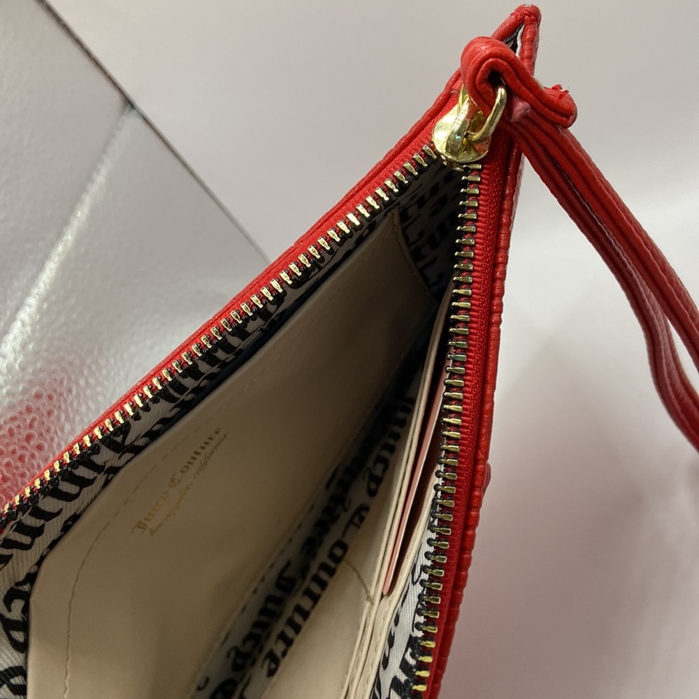 NWOT Juicy Couture Red with gold hardware Wristlet. - Picture 4 of 4
